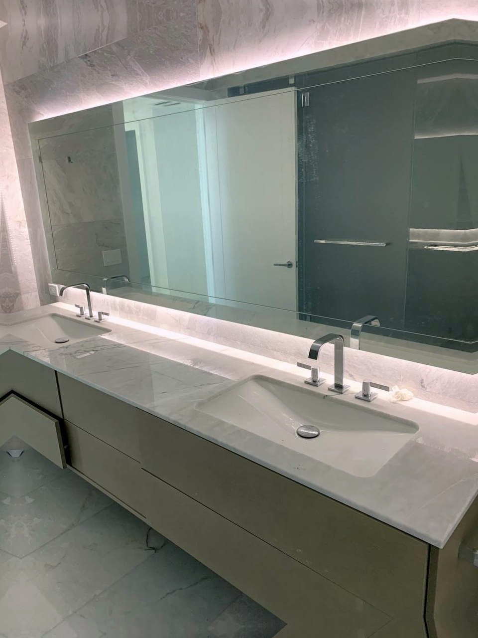 Vanity mirror